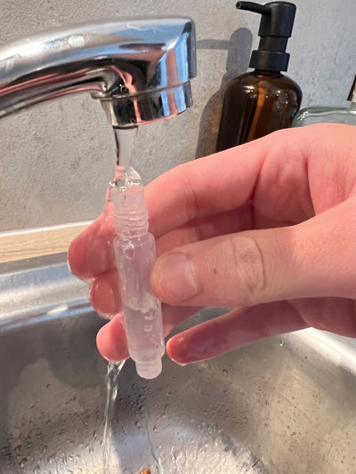 Tu remplis ton pinceau. Te voilà dans ta bulle.